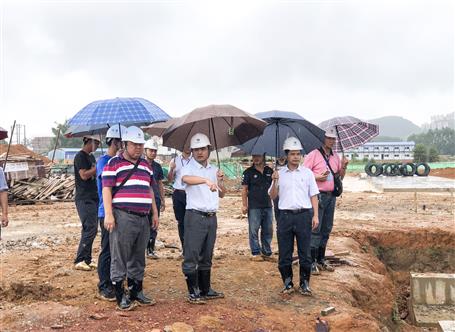 周善學(xué)到鹿寨第五中學(xué)項目開展安全質(zhì)量大檢查